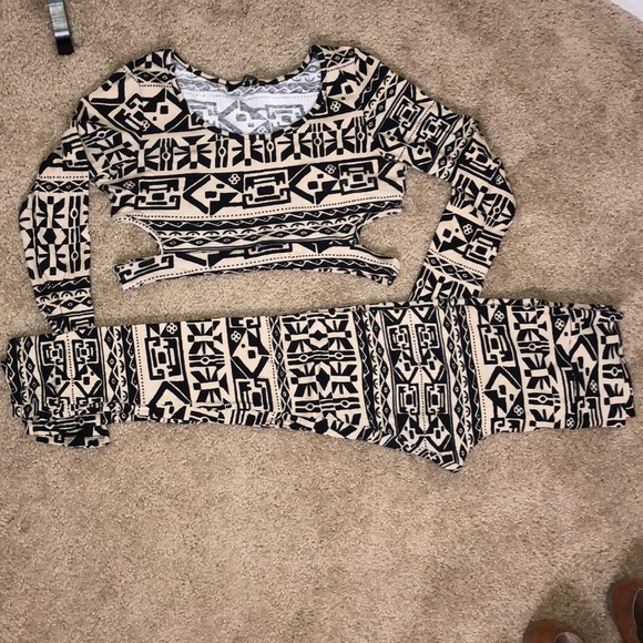 NWT‼️ 2PC Tribal Legging Set - Picture 3 of 3